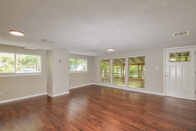Foto del edificio - 507 Sioux River Rd