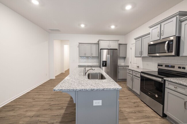 Building Photo - NEW 3BD Townhome Walking Distance to Downt...