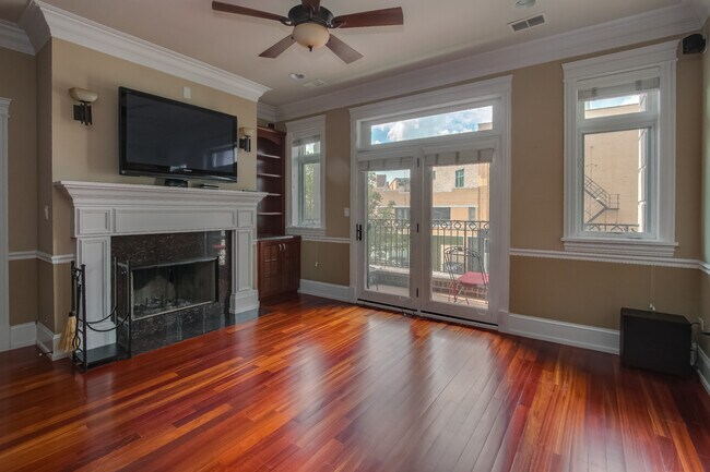 Foto del edificio - 3021 N Southport Ave