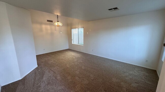 Foto del edificio - 13152 W Fairmont Ave