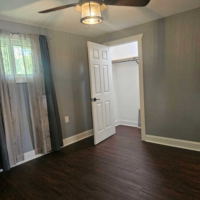 Foto del edificio - 4430 Emmons Rd