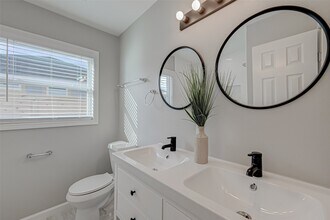 Building Photo - 1914 Lynnview Dr