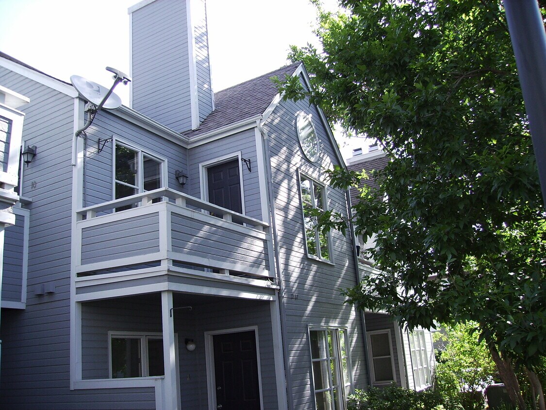 2117 Walnut St Unit 10, Boulder, CO 80302 Condo for Rent in Boulder, CO