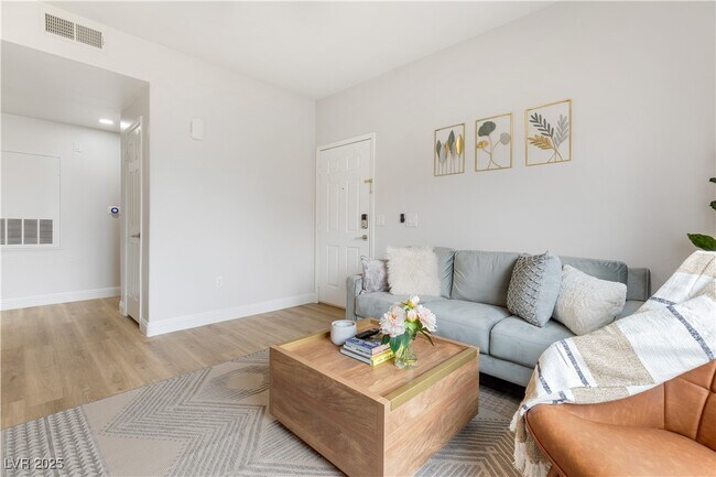 Foto del edificio - 8501 W University Ave