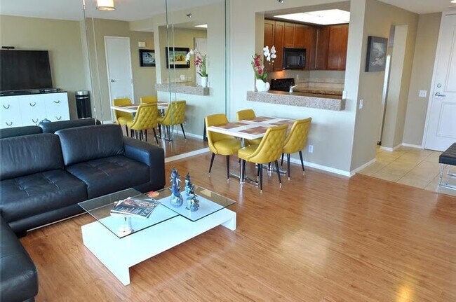 Foto del edificio - 525 E Seaside Way