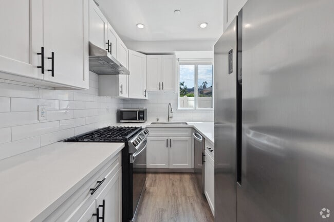 4BR, 4BA - 1297 -11299 West 36th St- Housing near USC