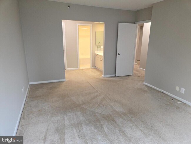 Building Photo - 5501 Seminary Rd