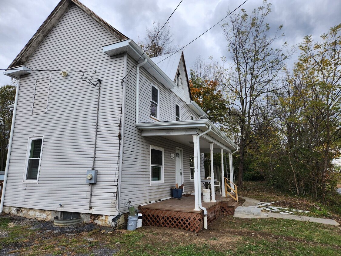 Primary Photo - Charming newly updated home in the Pikesid...