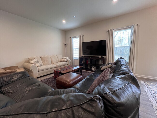 Foto del edificio - 226 Stonehurst Dr