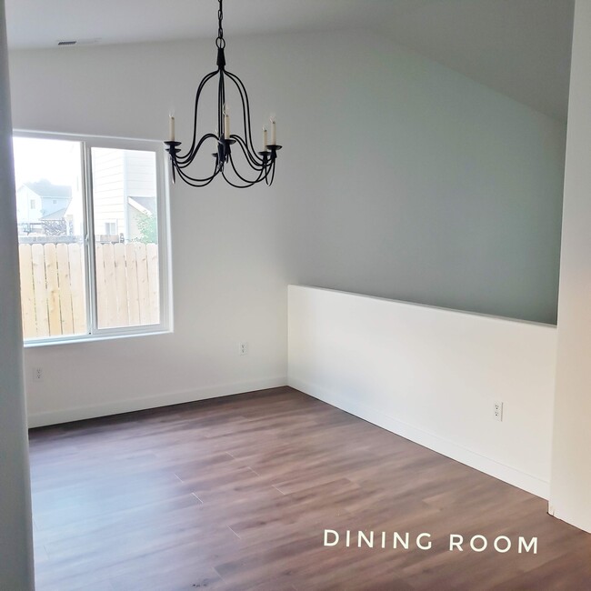 Dining - 5320 Manor Ridge Dr