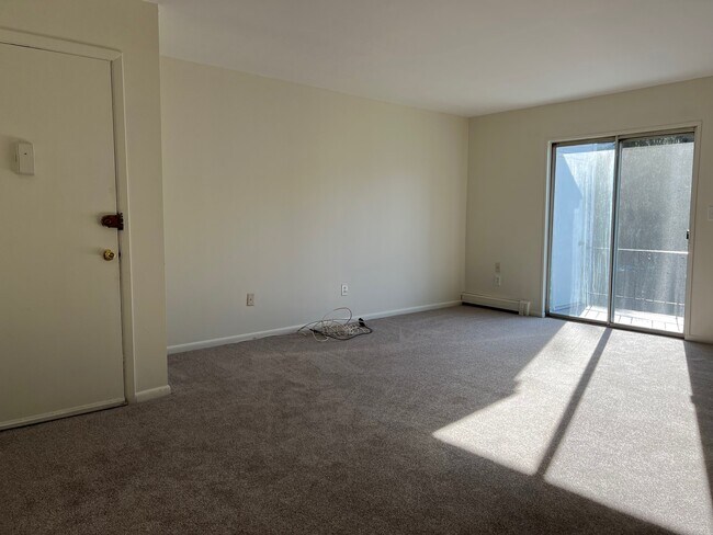 Foto principal - 6 Yew Ct