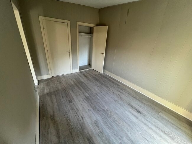 Building Photo - 14 Monument Sq