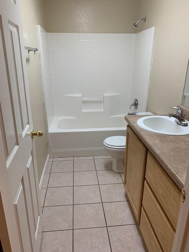 Building Photo - Granbury 3/2/2 coming soon!!