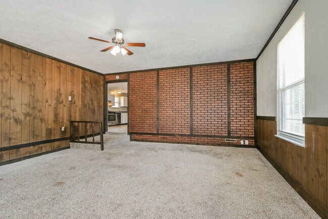 Building Photo - Beautiful 3 Bedroom