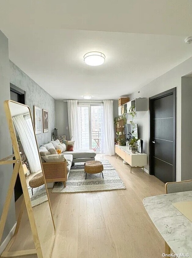 Foto principal - 70-09 45th Ave