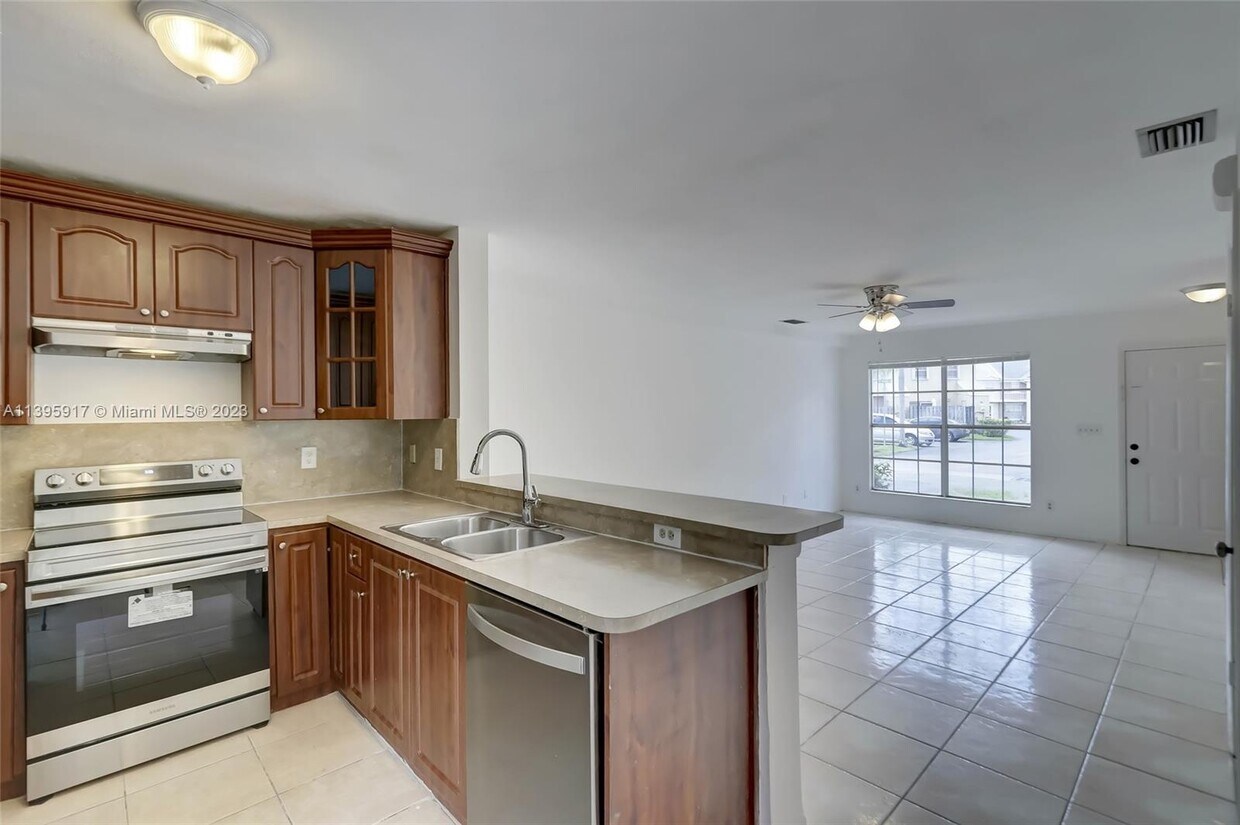 2933 Cambridge Ln, Hollywood, FL 33026 - Townhome Rentals in Hollywood FL |  Apartments.com