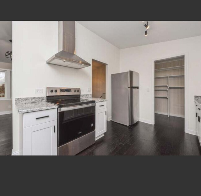 Building Photo - 450 98th Ave NE