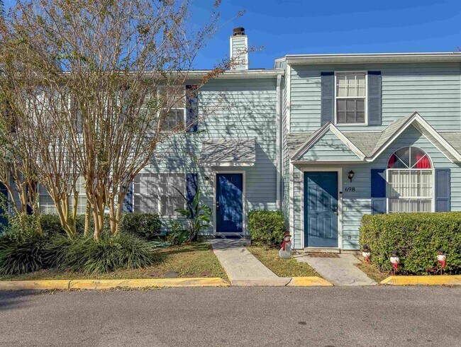 Foto del edificio - 696 Timberwood Cir E