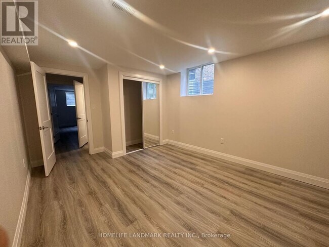 Building Photo - 2036 Grosvenor St