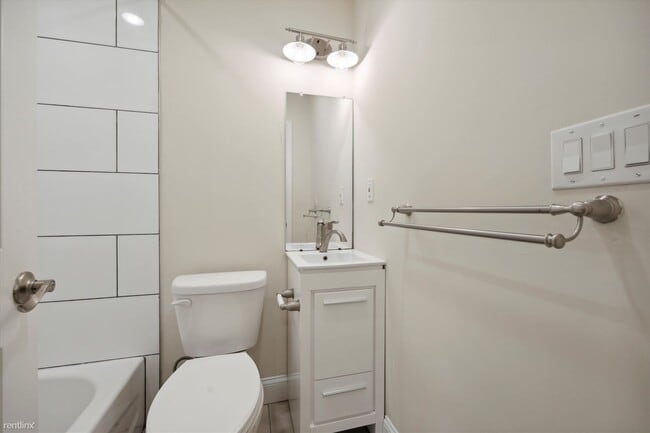 Building Photo - 4 br, 3 bath Duplex - 1823 N BOUVIER ST Un...