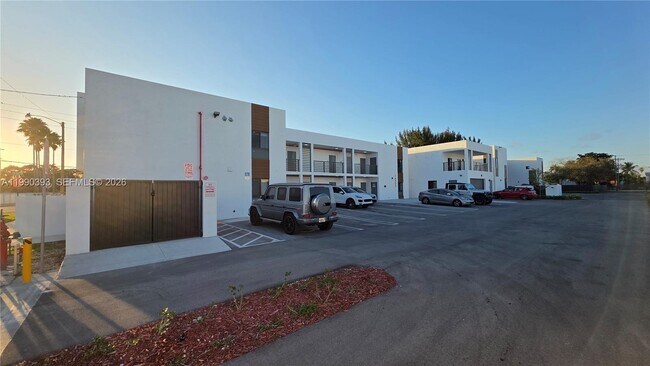 Building Photo - 16955 SW 100th Ave