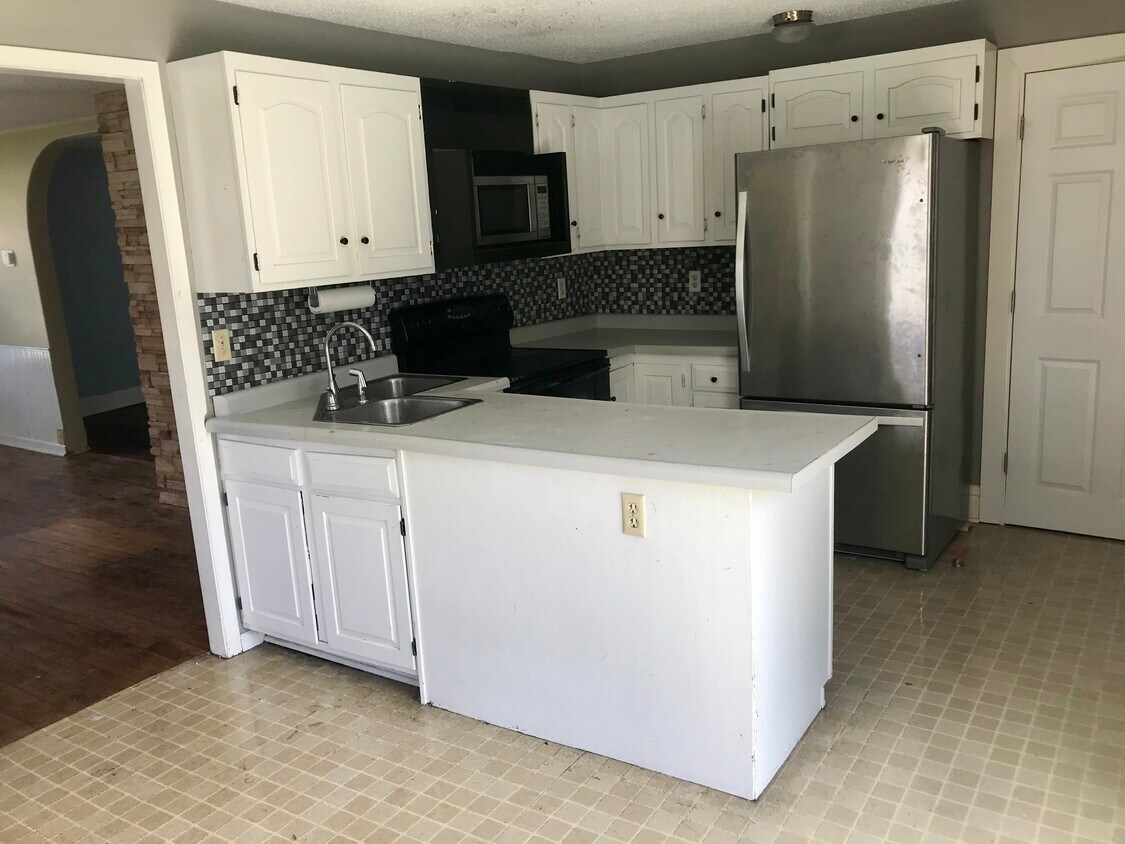 445 2nd Ave NE, Plainview, MN 55964 House Rental in Plainview, MN