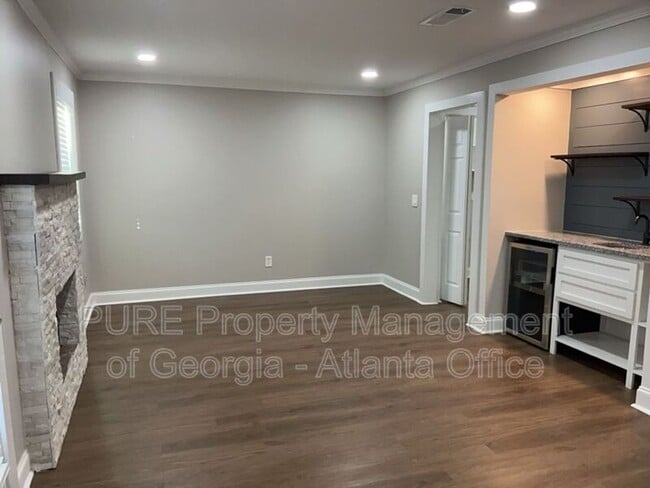 Building Photo - 1567 Paces Ferry N Dr SE