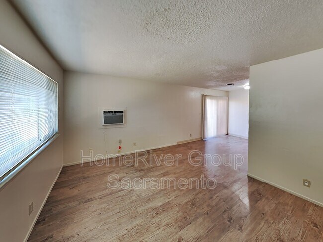 Building Photo - 3500 Reel Cir