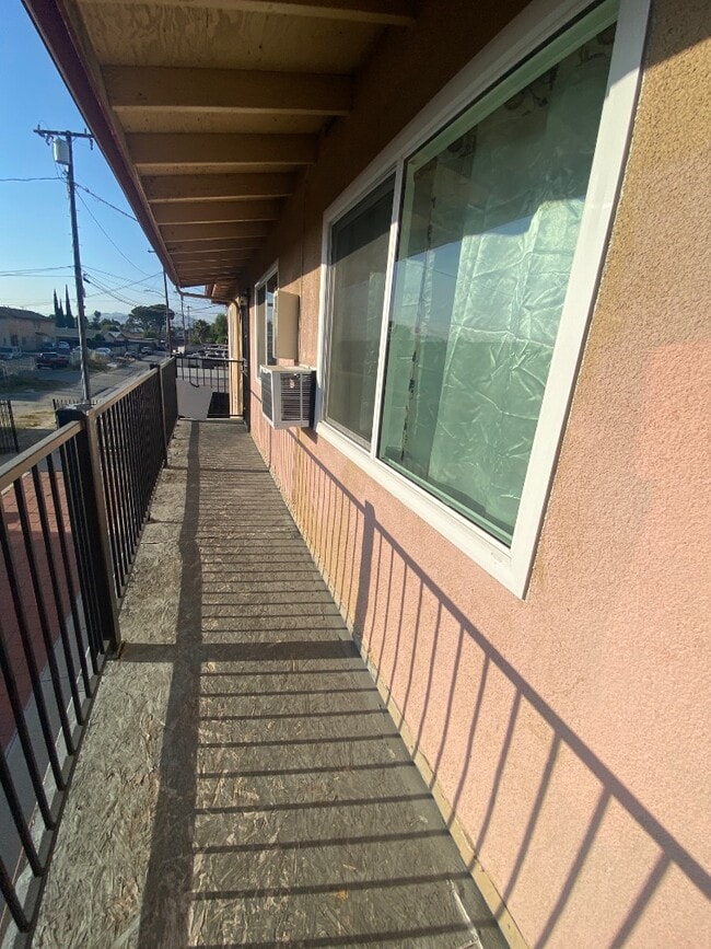 Foto del edificio - 24204 Clover Ave