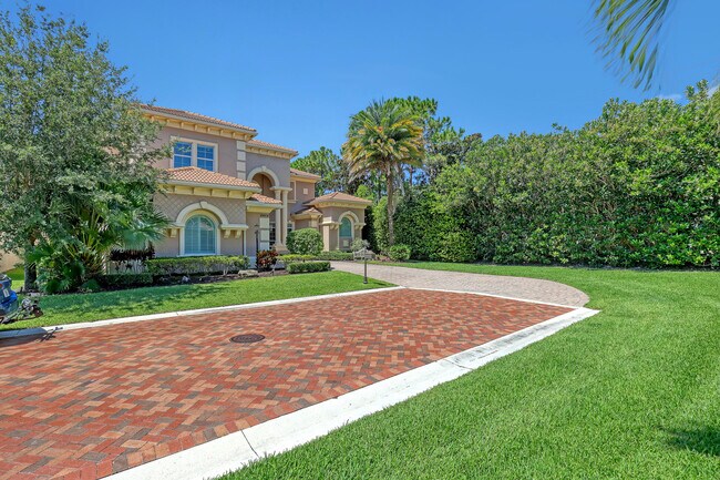 Building Photo - 6464 Bellamalfi St