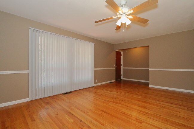 Foto del edificio - 3435 Brookshire Dr