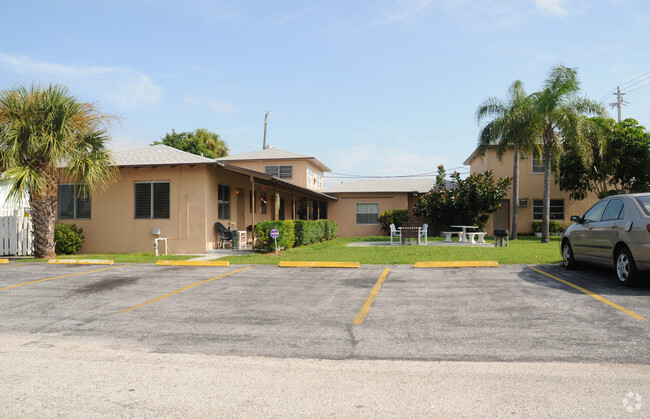 Building Photo - Park Isle Apartments