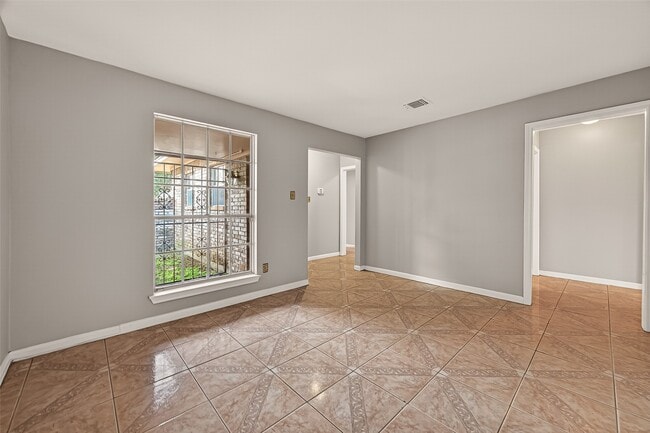 Building Photo - 10607 Bainbridge St