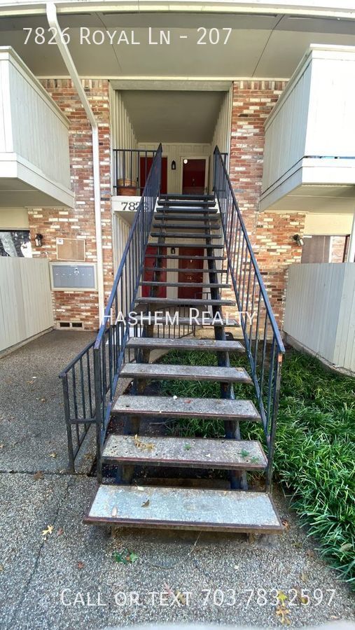 Foto del edificio - This Beautiful 2nd story condominium, exqu...