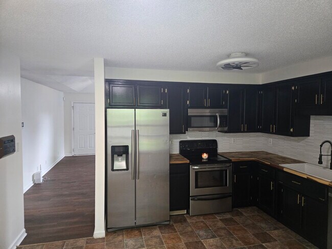 Foto del edificio - 118 Shady Maple Dr