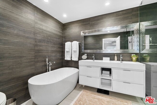 Photo - 411 Grand Blvd House