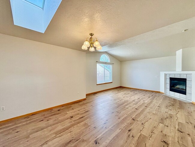 Building Photo - Great 2-Bedroom Home in Loveland!