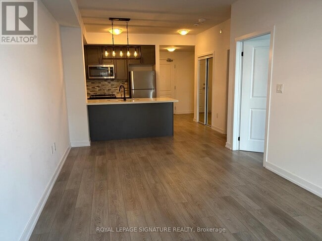 Photo du bâtiment - 460-460 Dundas St E
