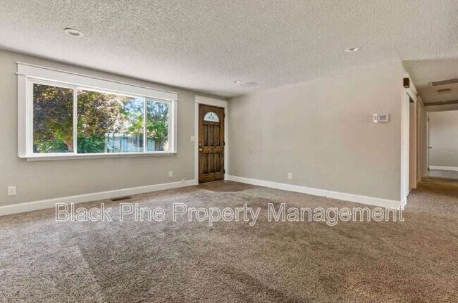 Foto del edificio - 404 Mountain View Dr