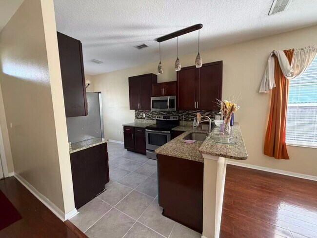 Foto del edificio - 404 Bluff Pass Dr