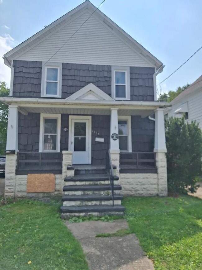 Building Photo - 1031 W 17th St