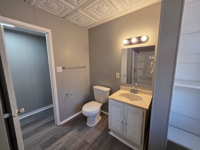 Building Photo - Spacious 1 bedroom 1 bathroom apartment for rent!