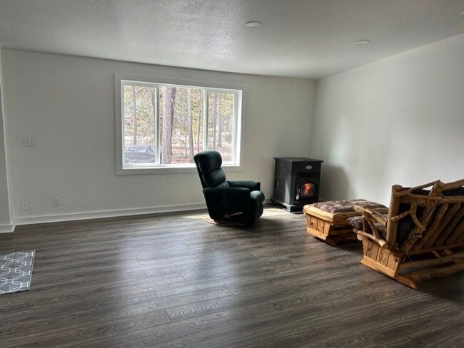 Foto del edificio - Large 3 Bedroom Home