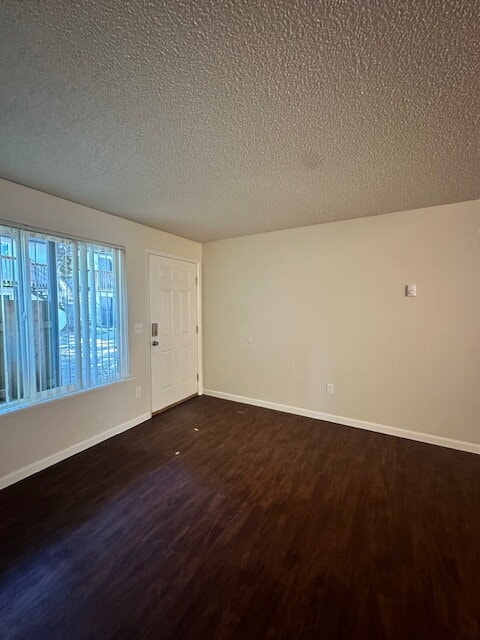 Building Photo - 2 bedroom, 1 bathroom