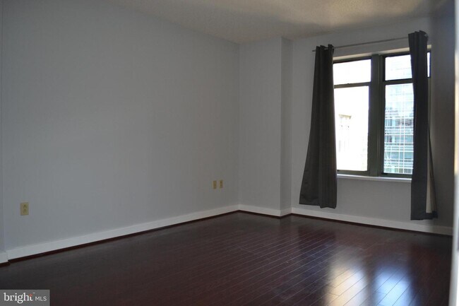 Building Photo - 1150 K St NW