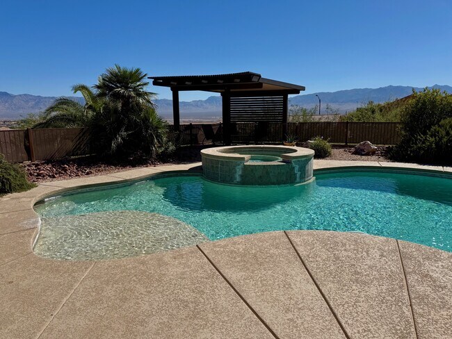 Piscina y jacuzzi - 1582 Smoke Signal Ct