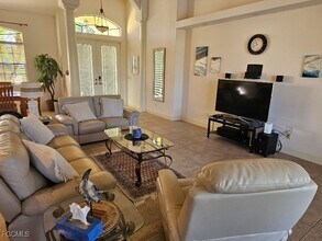 Building Photo - 118 SE 23rd Pl