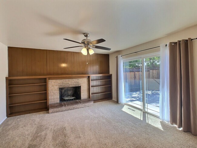 Building Photo - 4 Bedroom House a Block from Lietz Element...
