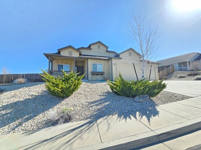 Foto del edificio - Golden Valley Stunner! 3 Car garage with E...