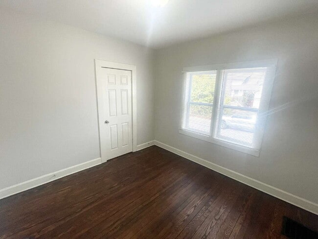 Building Photo - 3 Bedroom with Central AC